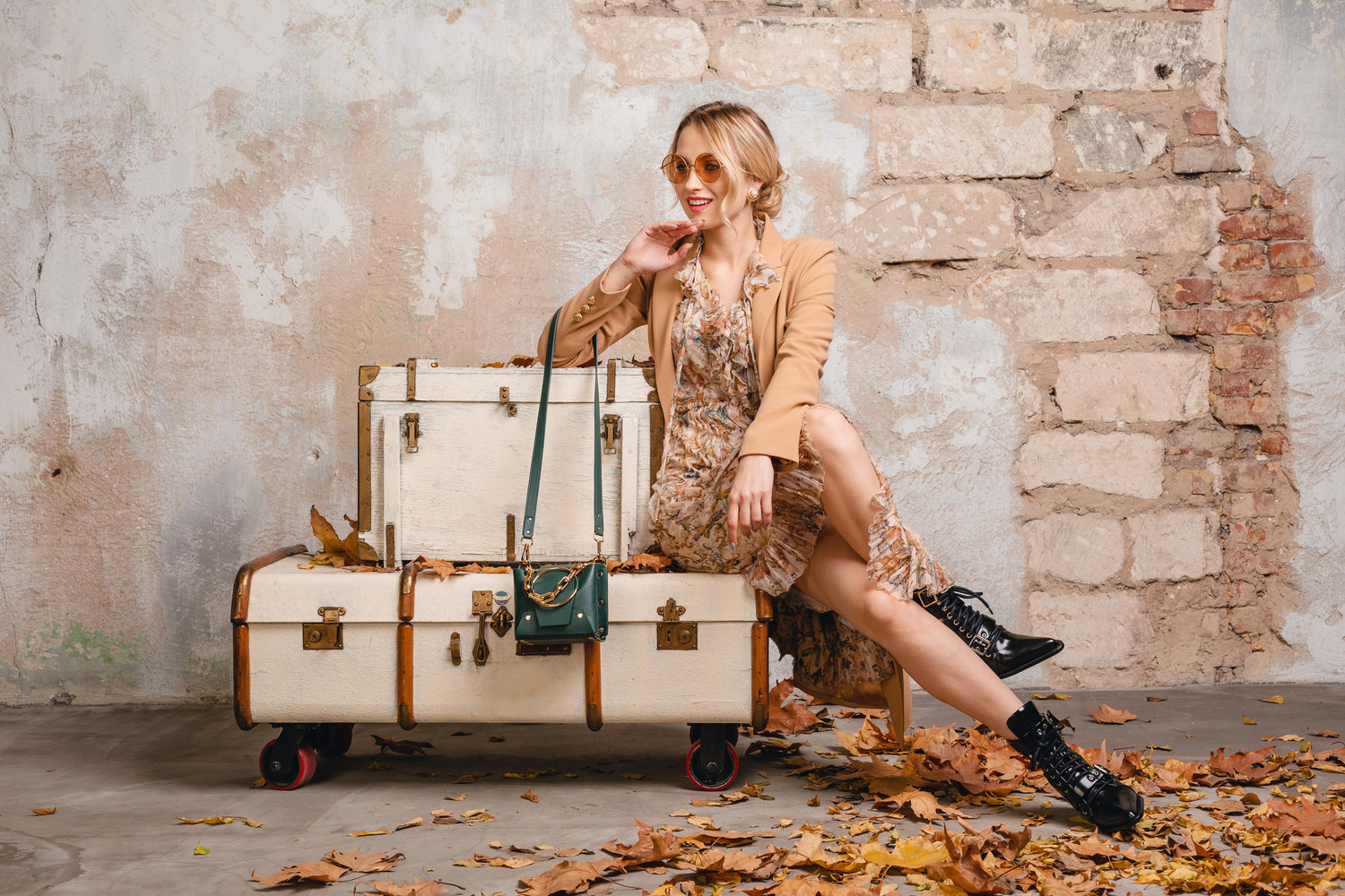 attractive-stylish-blonde-woman-beige-coat-walking-street-against-vintage-wall-min.jpg__PID:85e82fcb-c791-47a4-9f28-a4eef009e03f